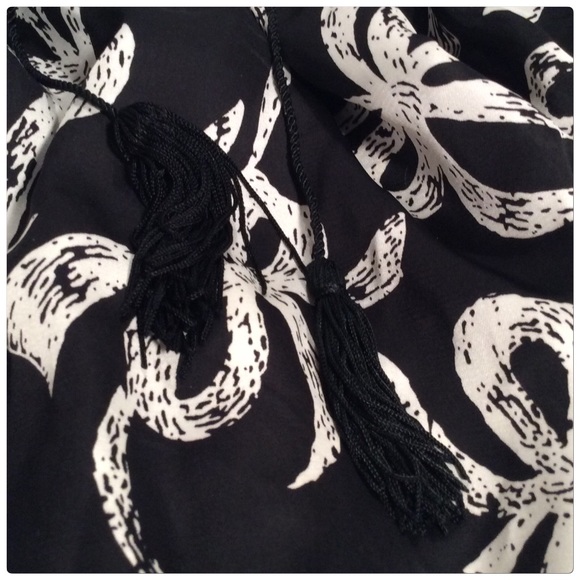 Short Sleeved Elastic Waist Bow Blouse CUTE! 🎀 - Picture 3 of 4